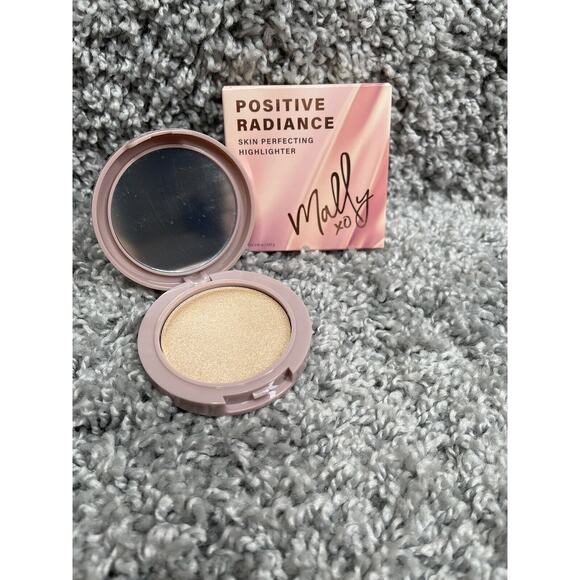 Mally Beauty Positive Radiance Skin Perfecting Highlighter Sparkling Champagne - Picture 2 of 8